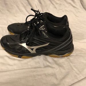 Women’s Mizuno volleyball shoes